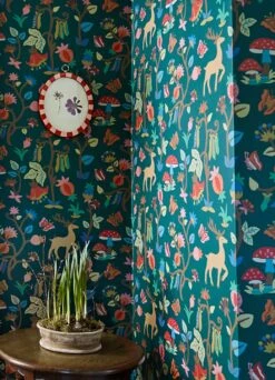 Tapete Fairytale Forest Dunkelgrün -Wallpaper-Featured-Store Fairytale Forest C 463341 2880x1440