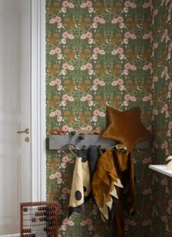 Tapete Pihla Kieferngrün -Wallpaper-Featured-Store Pihla C 485331 2880x1440