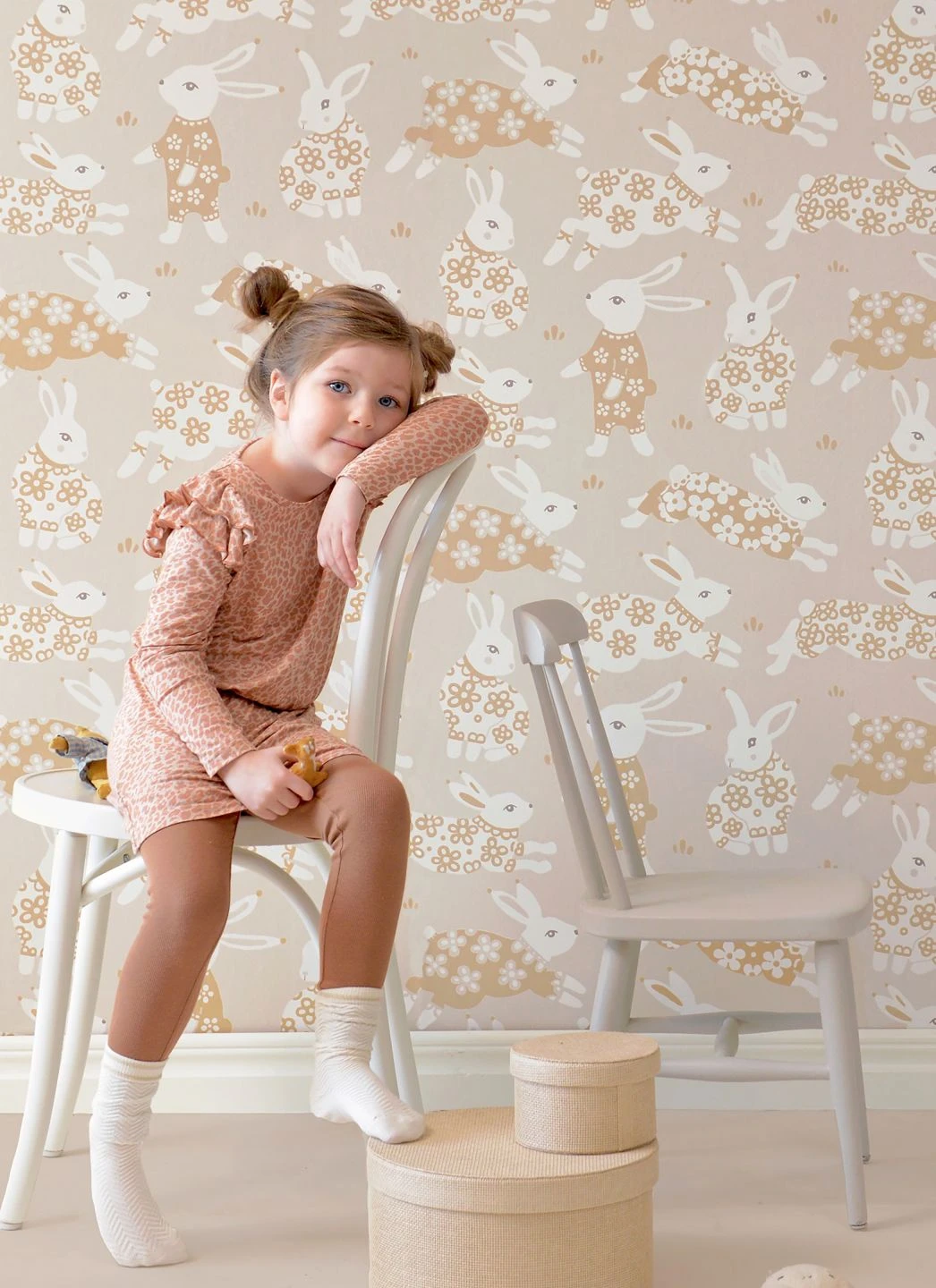 Tapete Rabbit Party Hellgraubeige 6 Tapete Rabbit Party Hellgraubeige – Bild 4